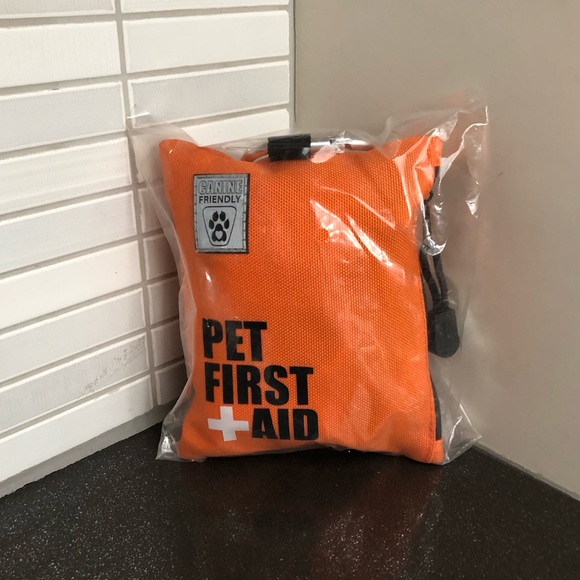 🥳HOST PICK🥳 NWT RC Pets Canine Friendly Pet First Aid kit - Picture 4 of 8